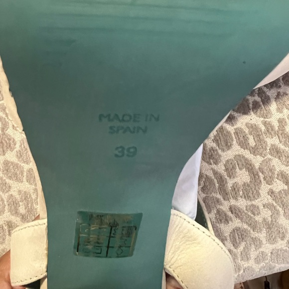 Shoes - Picture 5 of 7